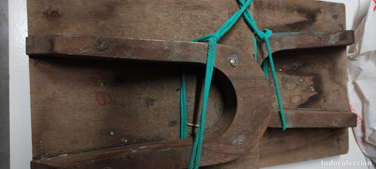 Antig&uuml;edades: ANTIGUO UTIL TRATAR GANADO - Foto 1
