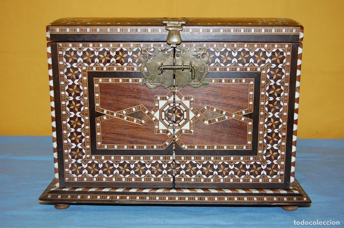 Antig&uuml;edades: ARQUILLA MORISCA DE VIAJE - Foto 1