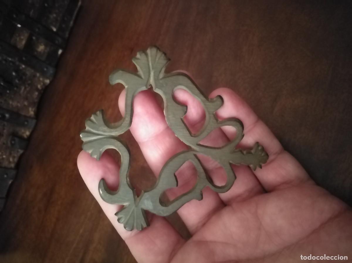 Antig&uuml;edades: Ornamento medieval 8,2 x 8,5 cm. - Foto 2