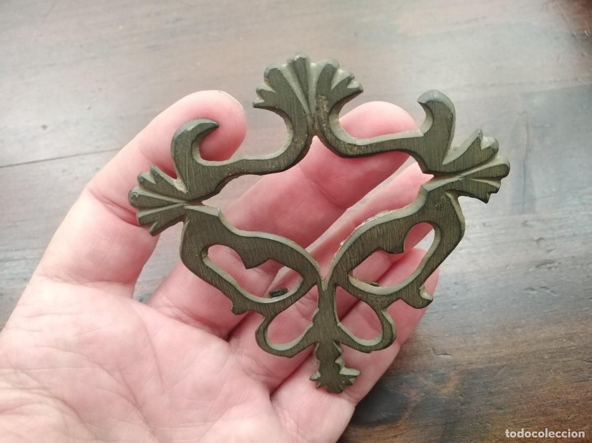 Antig&uuml;edades: Ornamento medieval 8,2 x 8,5 cm. - Foto 3