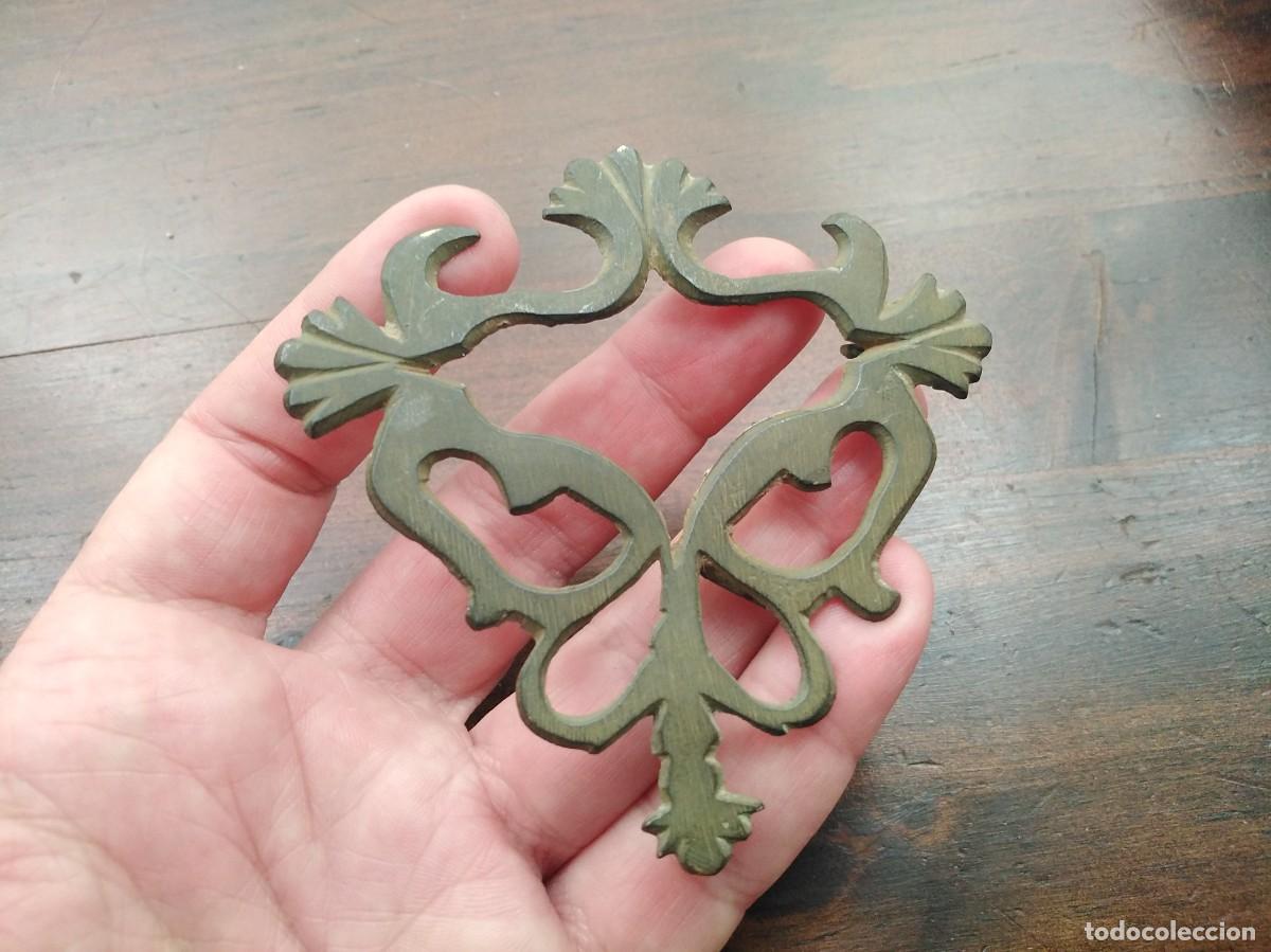 Antig&uuml;edades: Ornamento medieval 8,2 x 8,5 cm. - Foto 4