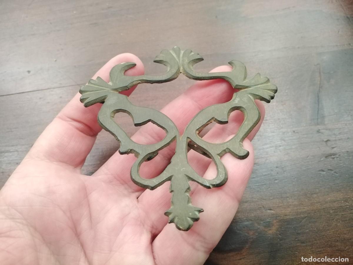 Antig&uuml;edades: Ornamento medieval 8,2 x 8,5 cm. - Foto 5