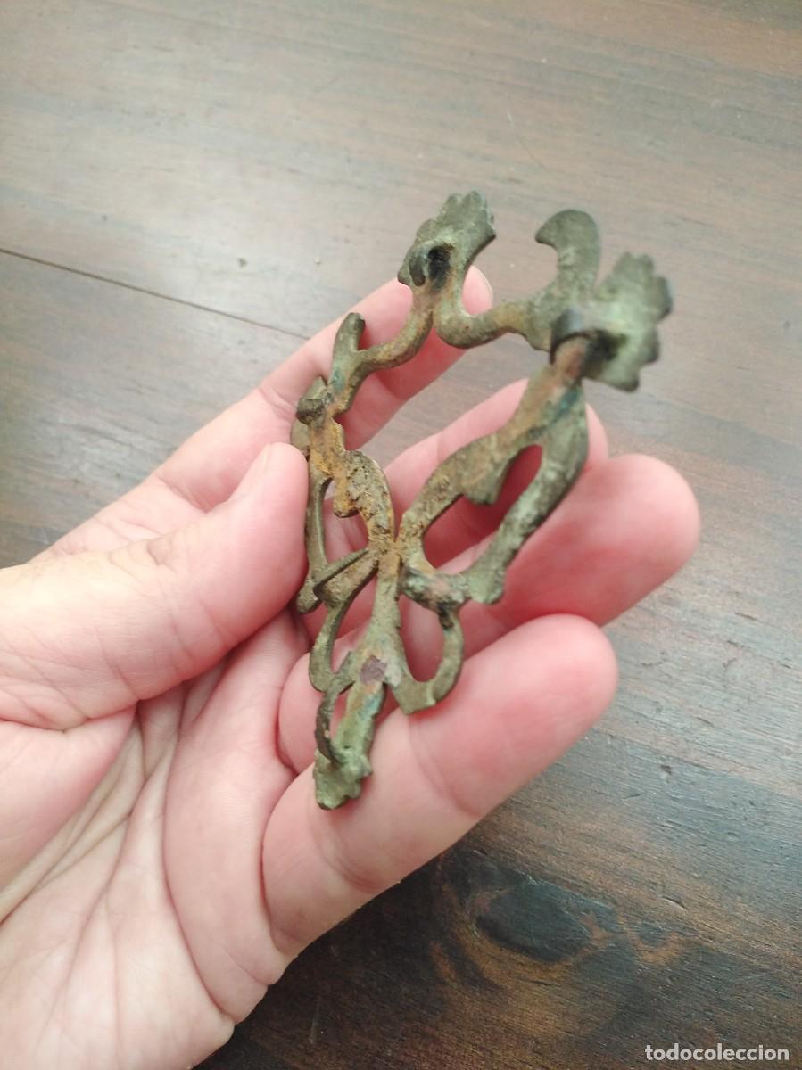 Antig&uuml;edades: Ornamento medieval 8,2 x 8,5 cm. - Foto 8