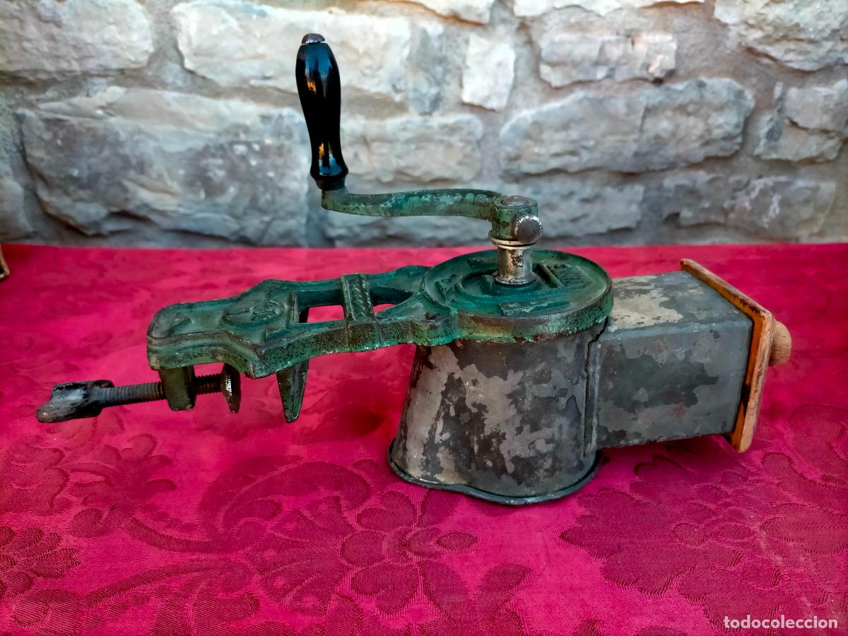 Antig&uuml;edades: Antiguo rallador de alimentos queso, de metal m&aacute;quina ralladora de sobremesa manual molinillo