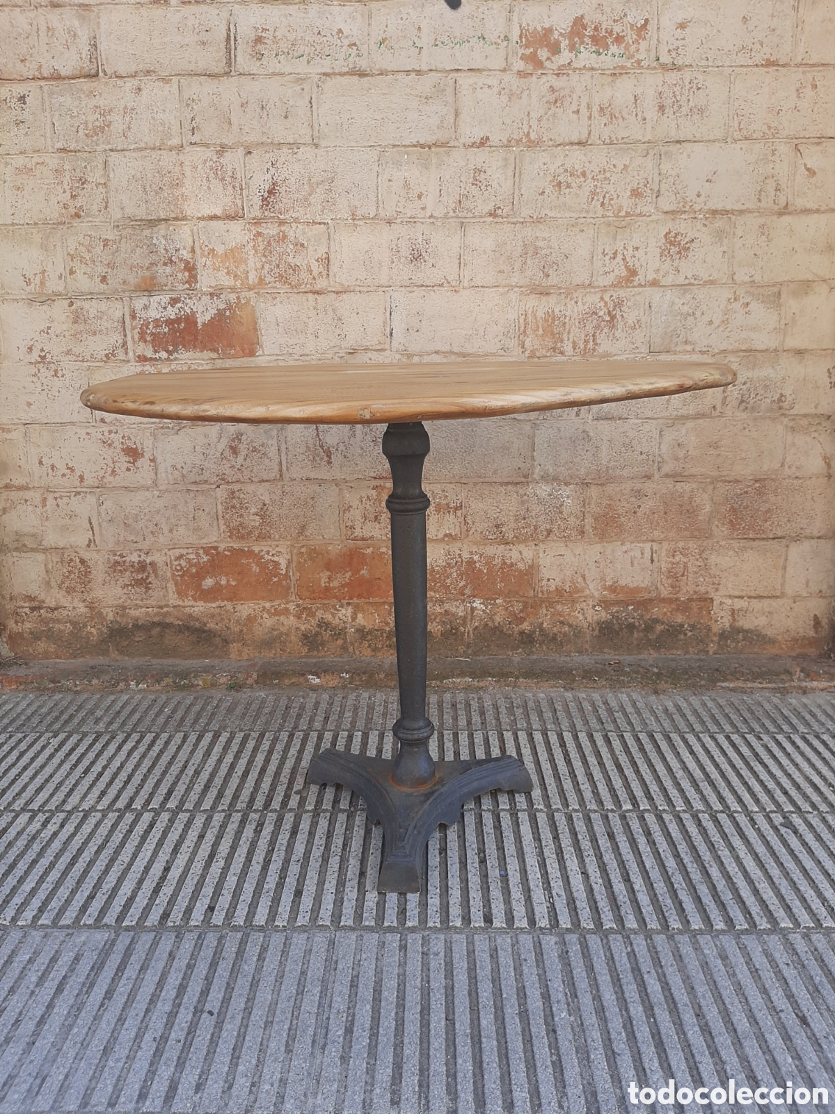 Antig&uuml;edades: Mesa antigua redonda - Foto 4
