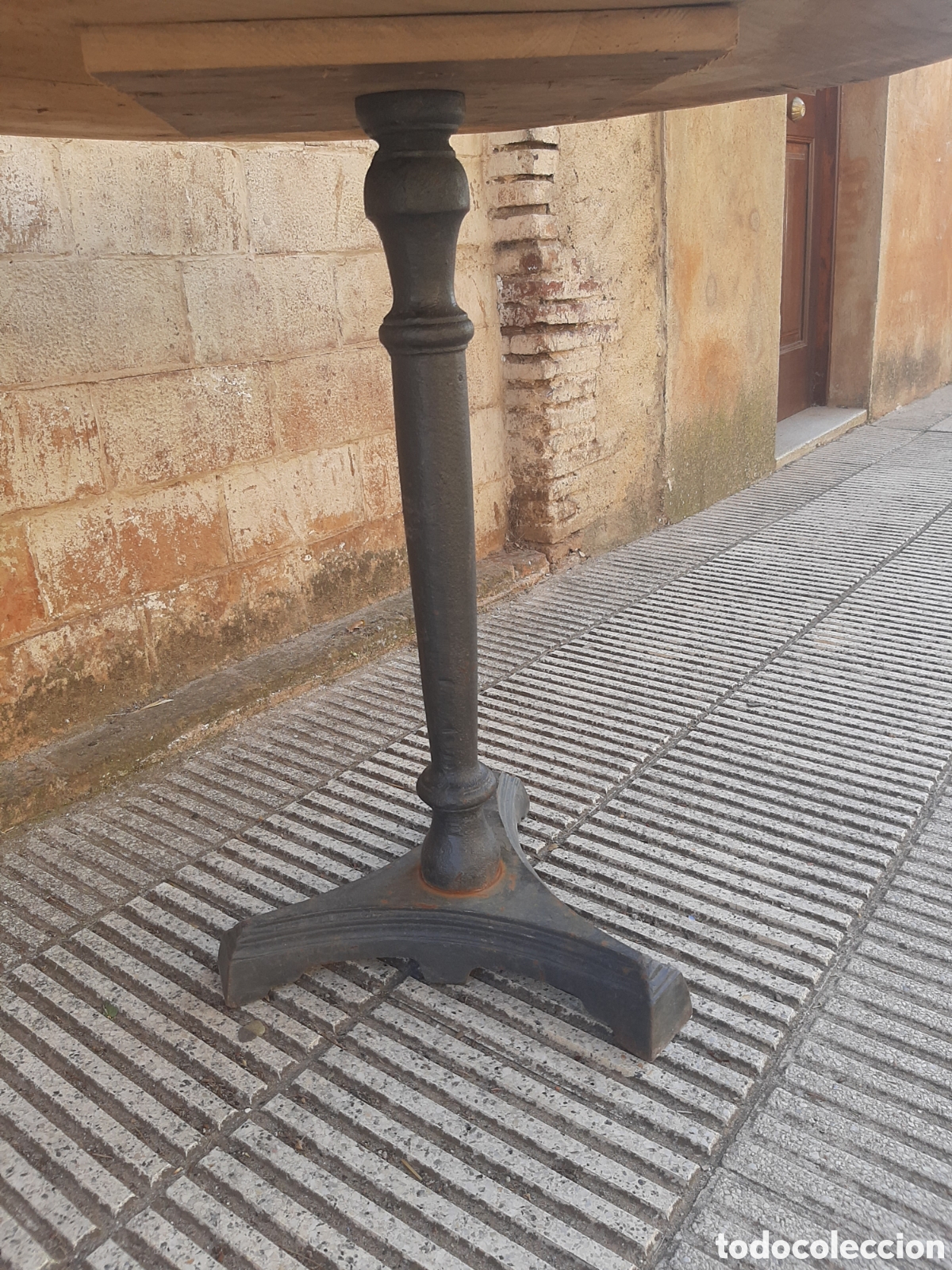 Antig&uuml;edades: Mesa antigua redonda - Foto 5