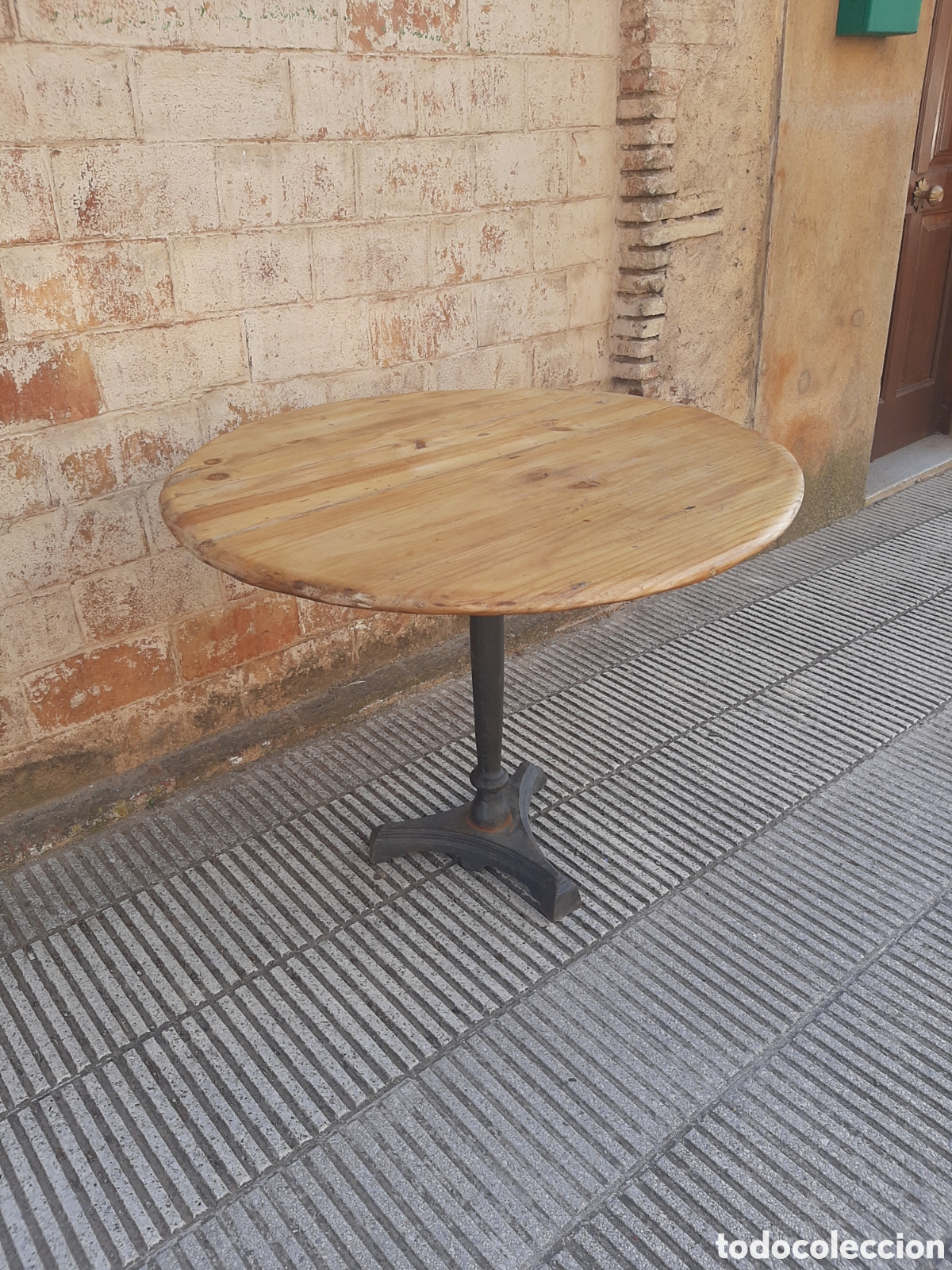 Antig&uuml;edades: Mesa antigua redonda - Foto 1