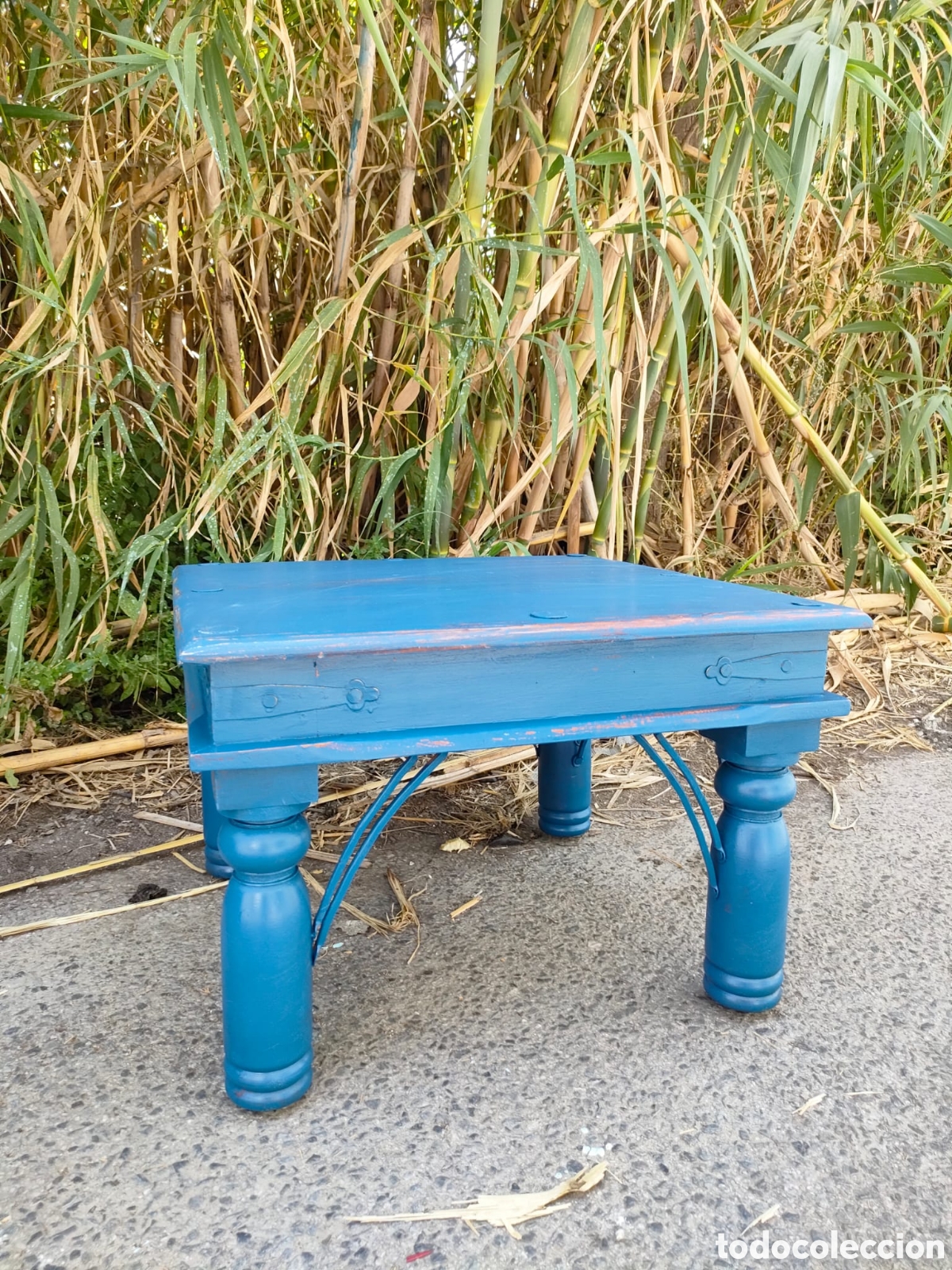 Antig&uuml;edades: Mesa Indian azul decapado 60*60 - Foto 2