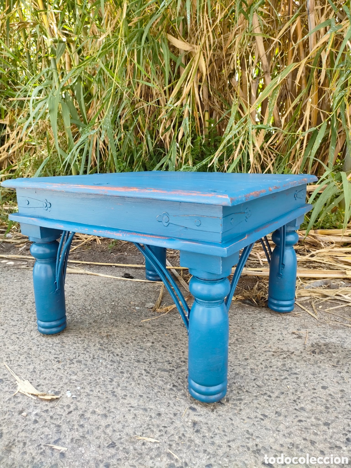 Antig&uuml;edades: Mesa Indian azul decapado 60*60 - Foto 1