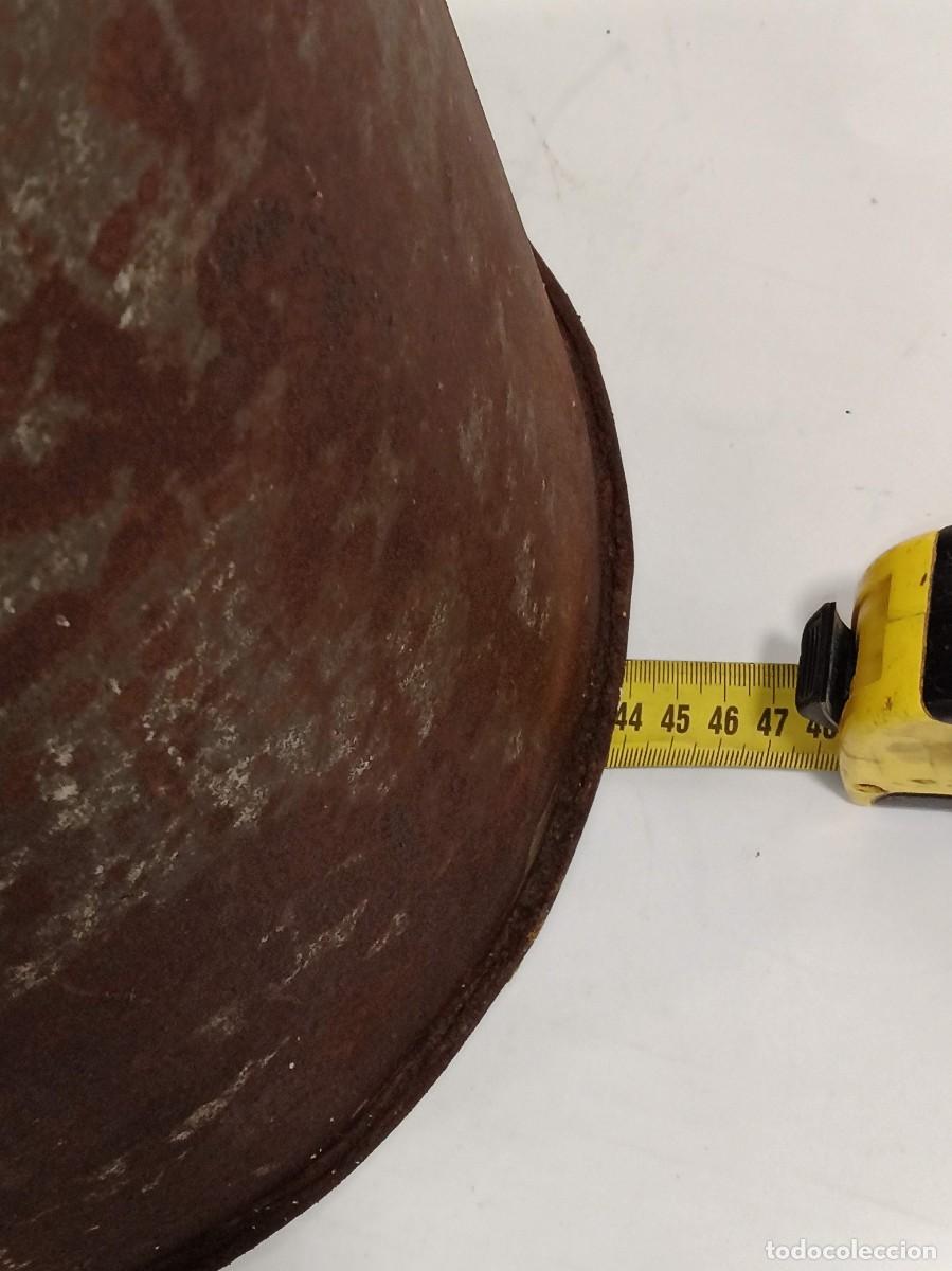 Antig&uuml;edades: Aceitera de lata con grifo de lat&oacute;n - Foto 3