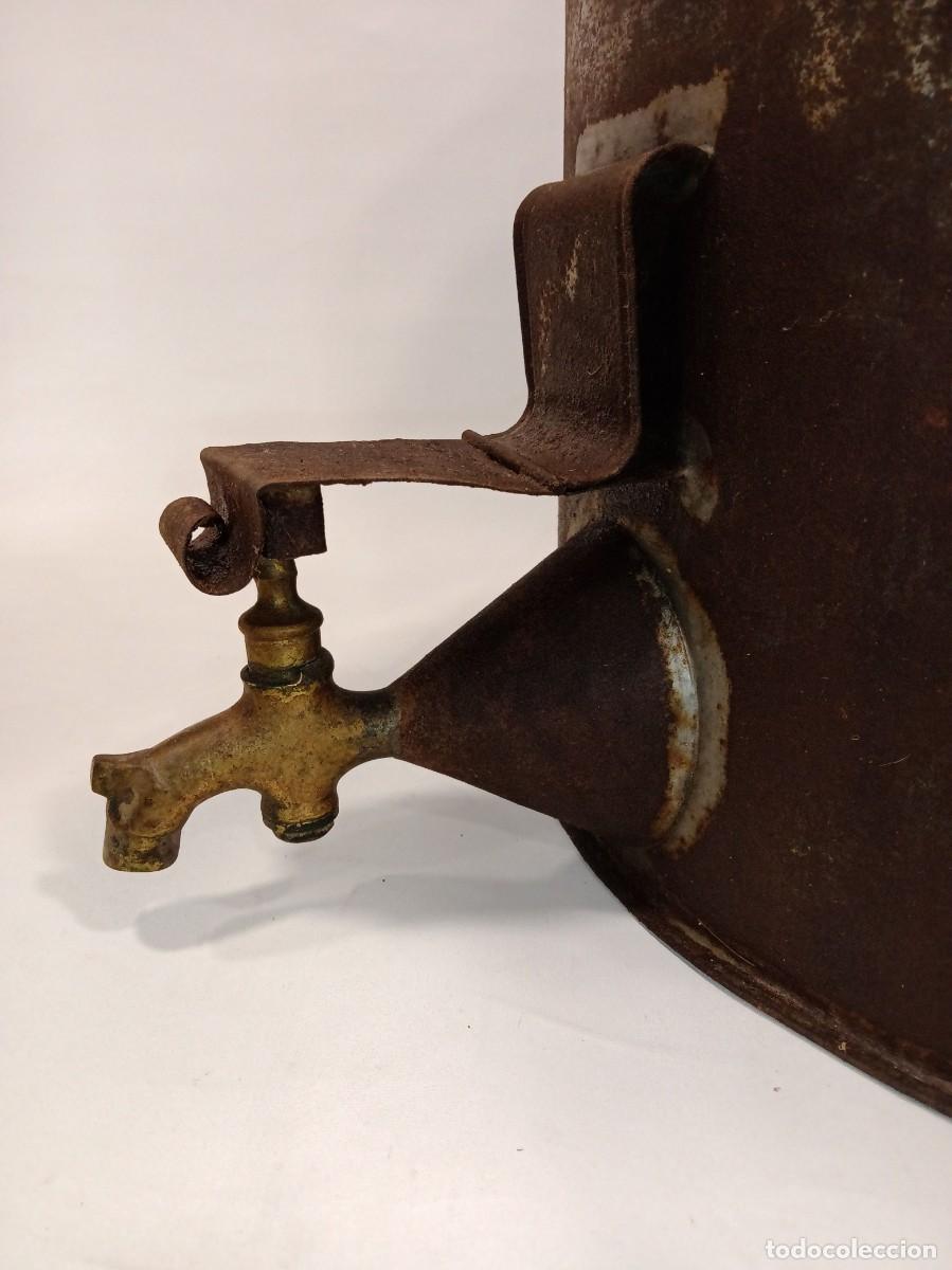 Antig&uuml;edades: Aceitera de lata con grifo de lat&oacute;n - Foto 10