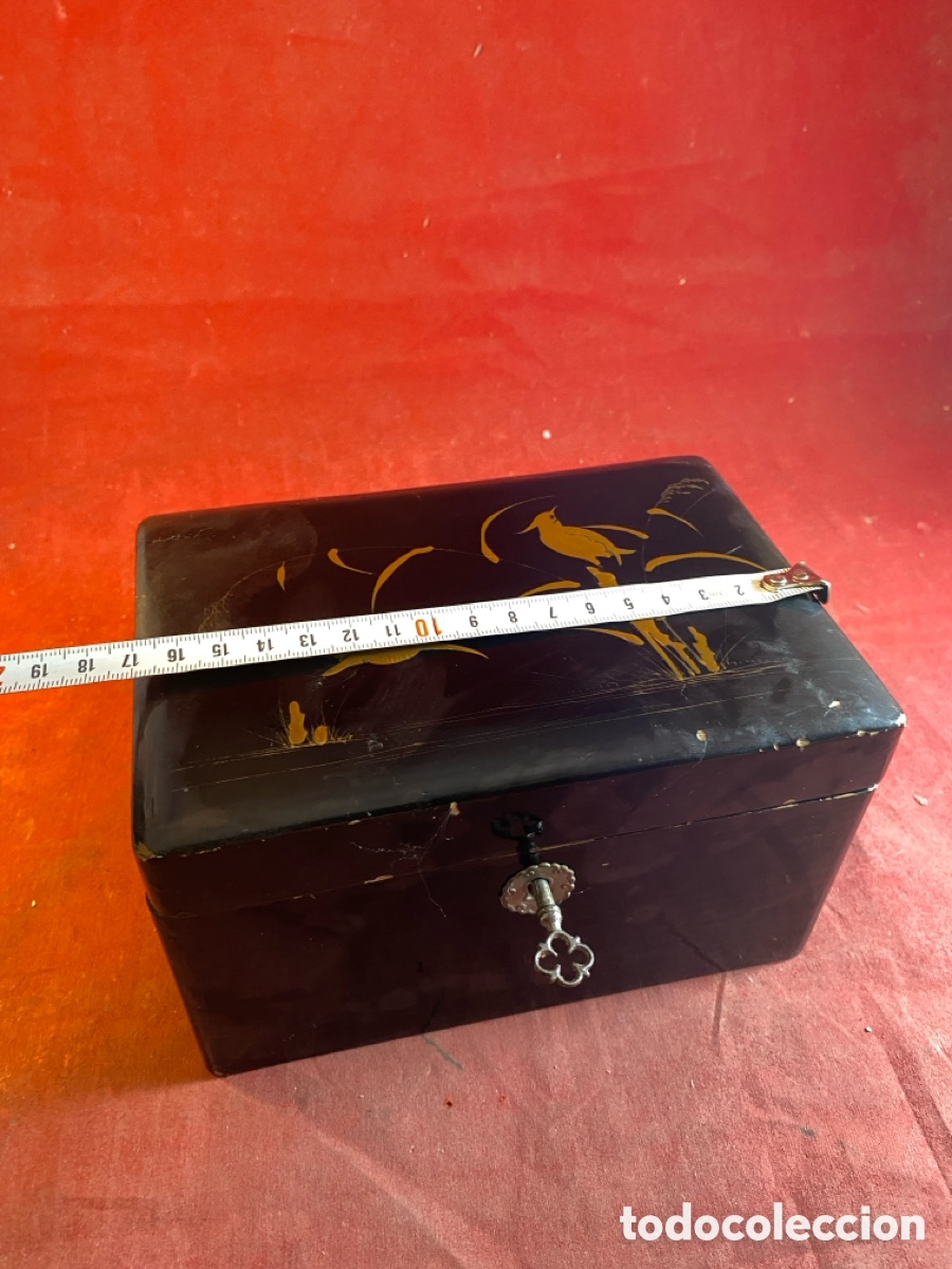 Antig&uuml;edades: Caja madera lacada con llave - Foto 3