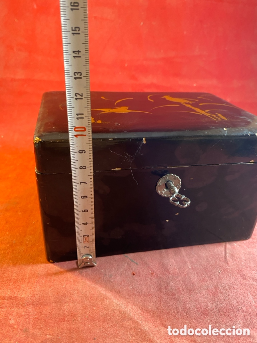 Antig&uuml;edades: Caja madera lacada con llave - Foto 4