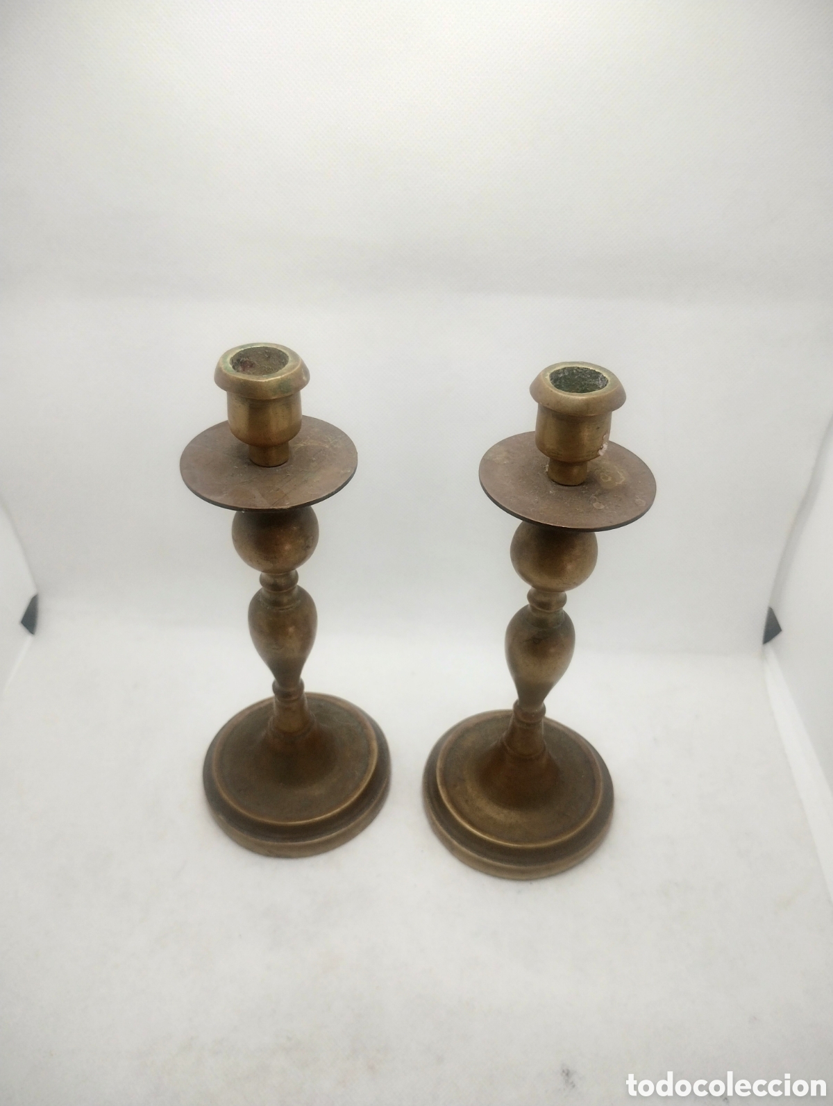 Antig&uuml;edades: Pareja de candeleros en bronce S XIX - Foto 2