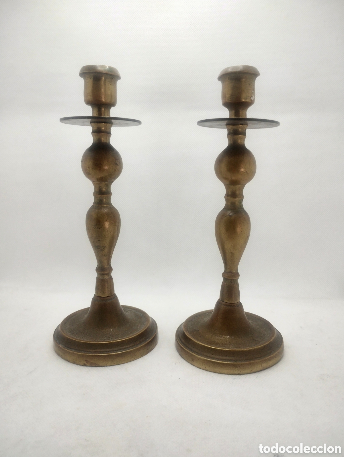 Antig&uuml;edades: Pareja de candeleros en bronce S XIX - Foto 1
