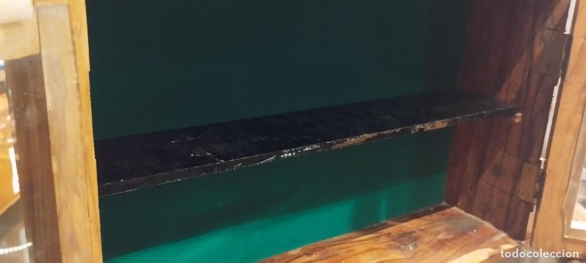 Antig&uuml;edades: Vitrina artesanal de madera - Foto 7