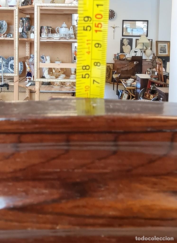Antig&uuml;edades: C&oacute;moda peinadora de palosanto - Foto 11