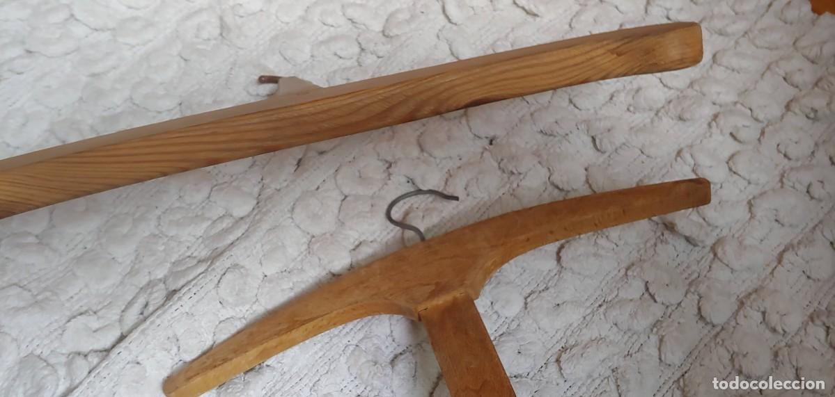 Antig&uuml;edades: ANTIGUAS PERCHAS DE MADERA. - Foto 4