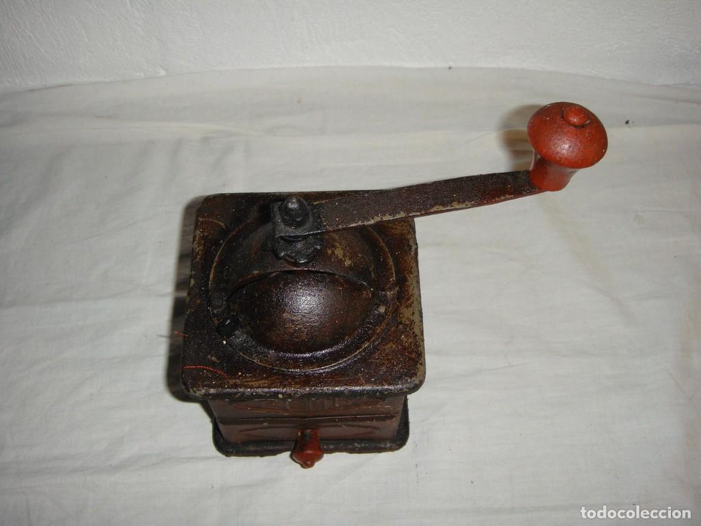 Antig&uuml;edades: Molinillo de Caf&eacute;. Hojalata. ELMA. - Foto 3