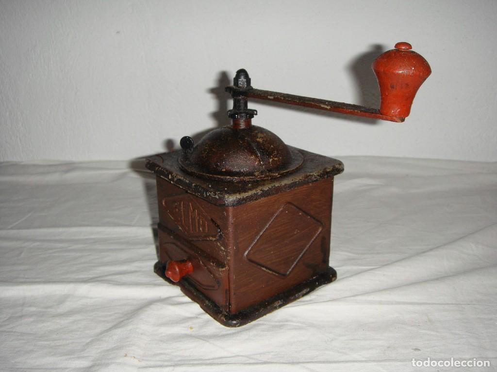 Antig&uuml;edades: Molinillo de Caf&eacute;. Hojalata. ELMA. - Foto 5
