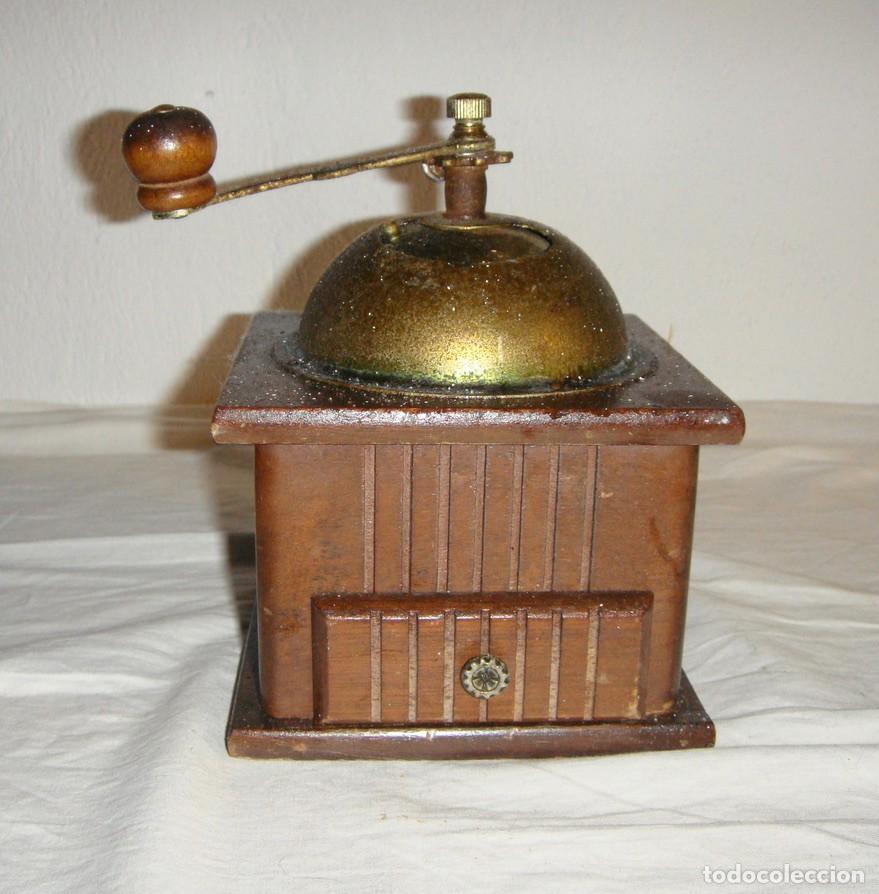Oggetti Antichi: Antiguo Molinillo de Caf&eacute;. Madera y Hojalata.