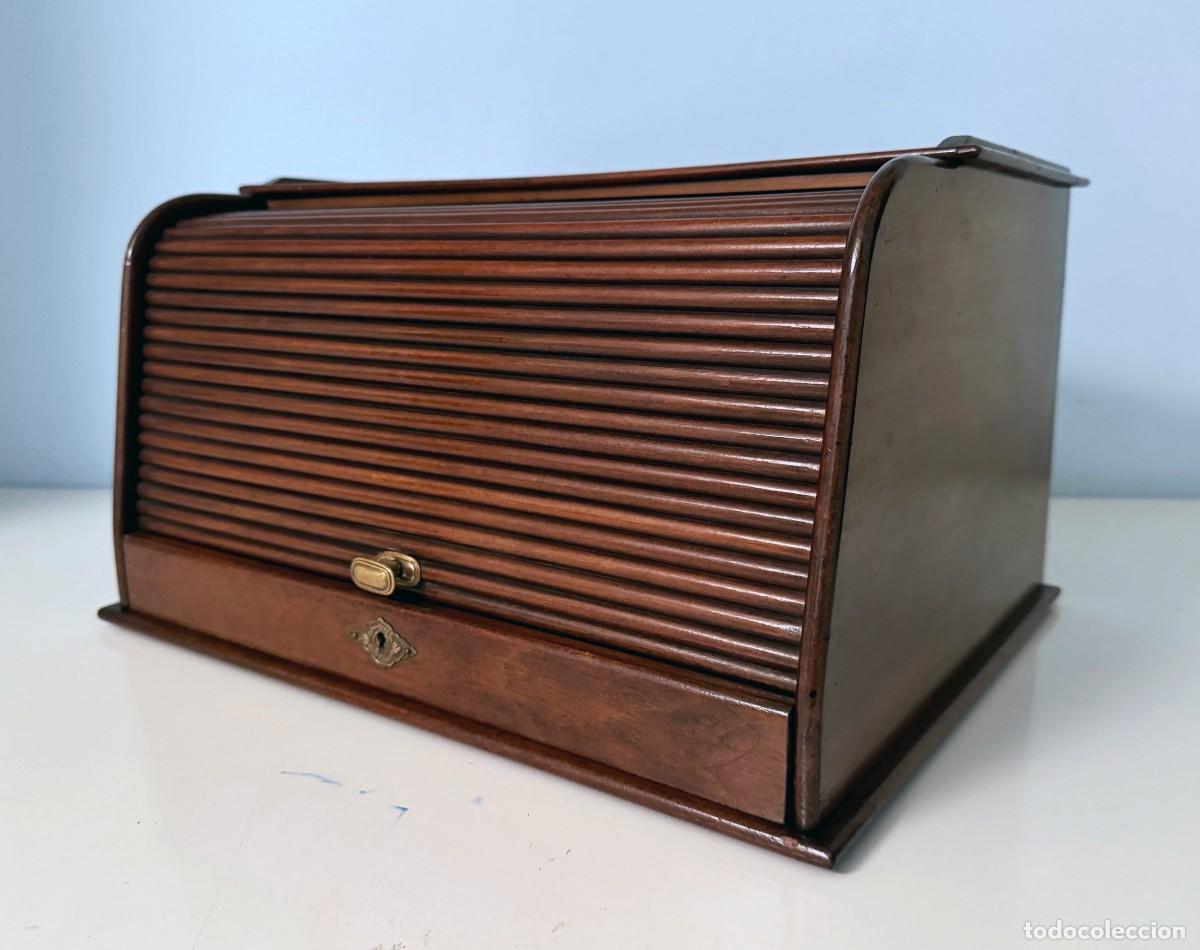 Antig&uuml;edades: Antiguo cartero de escritorio - bureau de sobremesa archivador con persiana