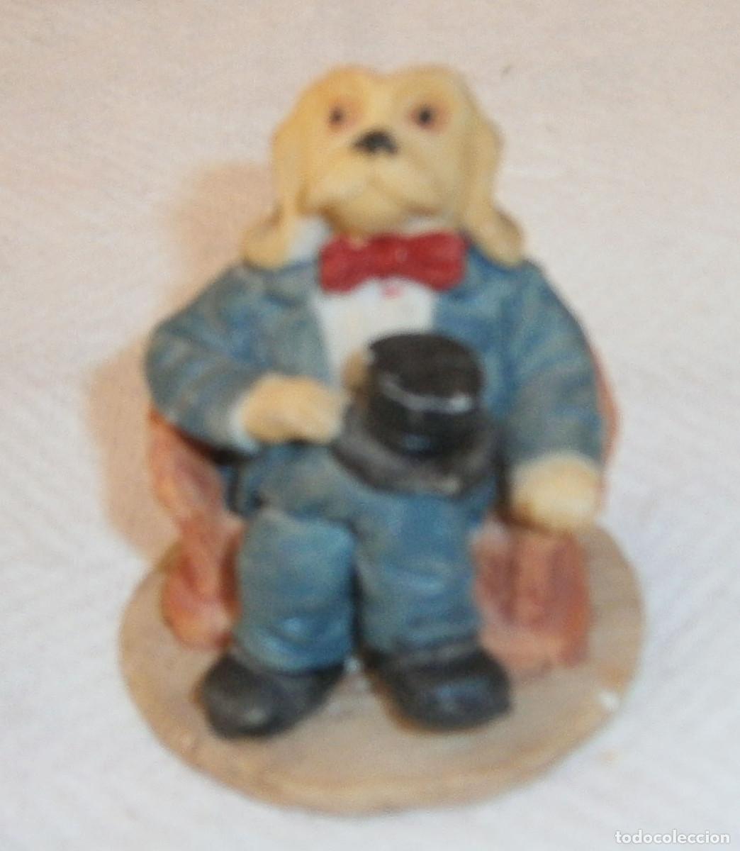 Antiques: Figura de ceramica perro vestido sentado