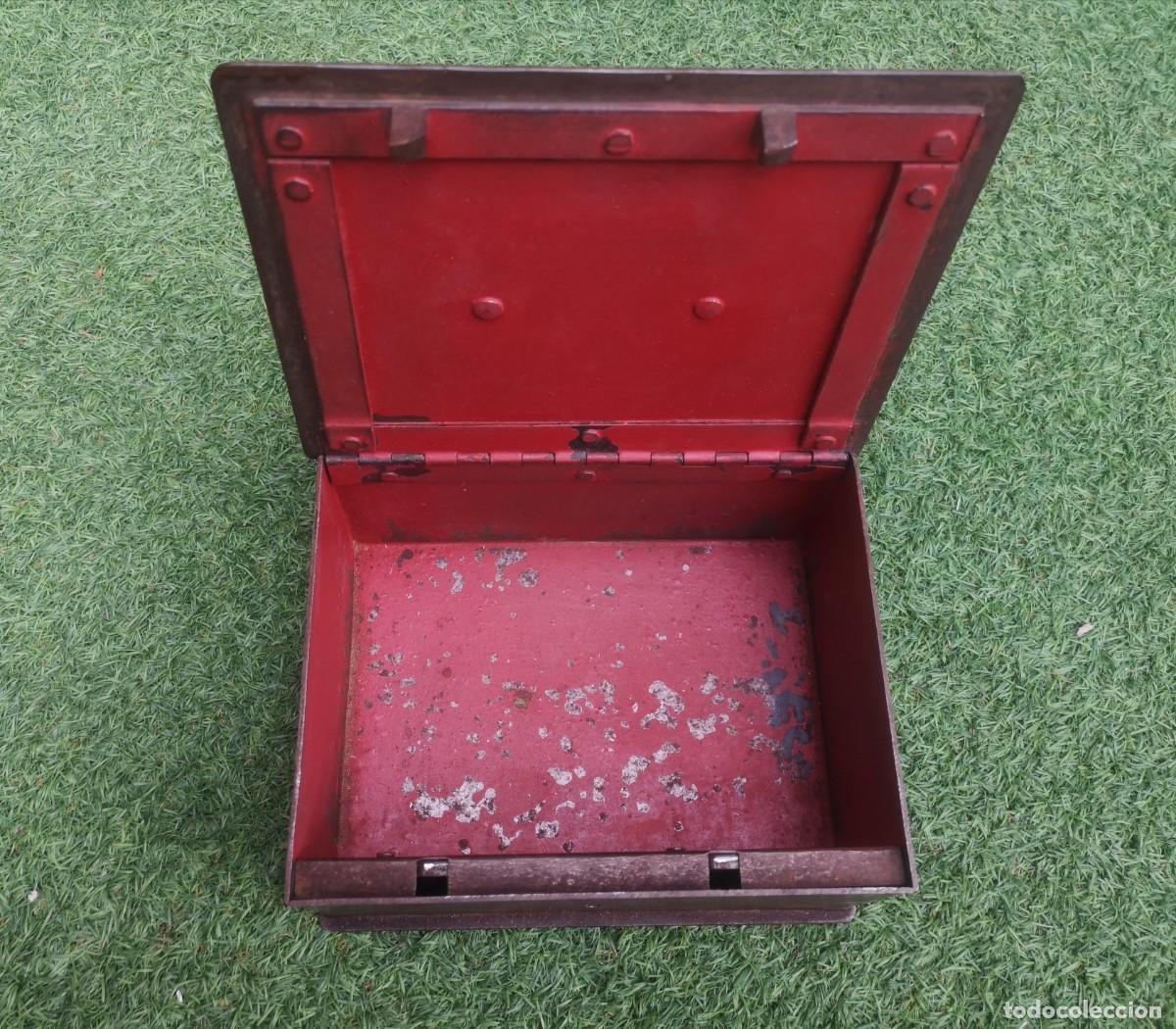 Antig&uuml;edades: Antigua caja de caudales - Foto 3