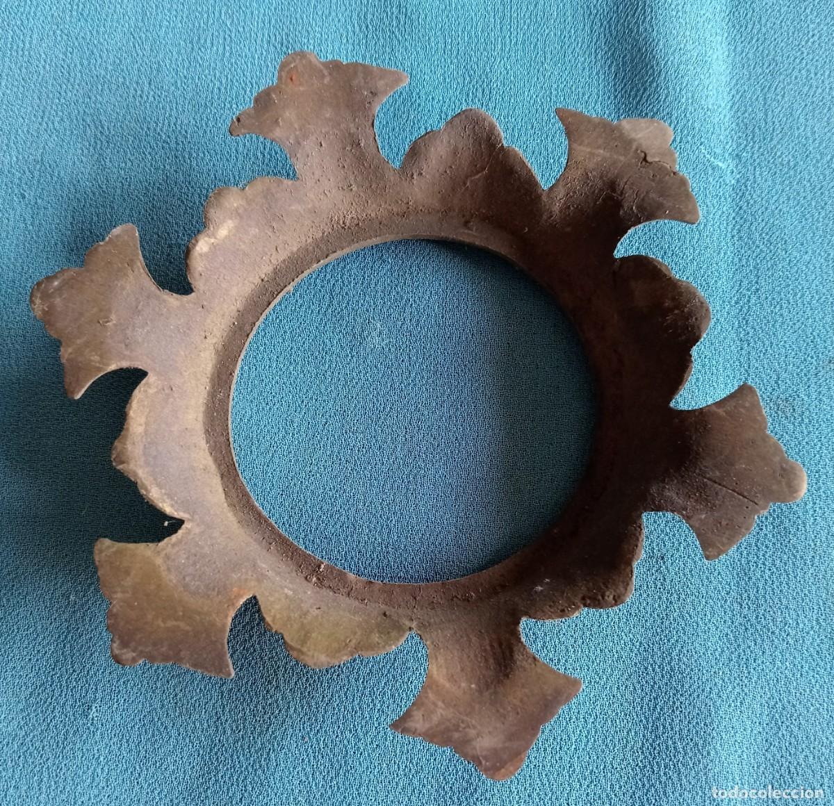 Antig&uuml;edades: 1 CORONA DE TULIPA DE BRONCE, LATON - Foto 2