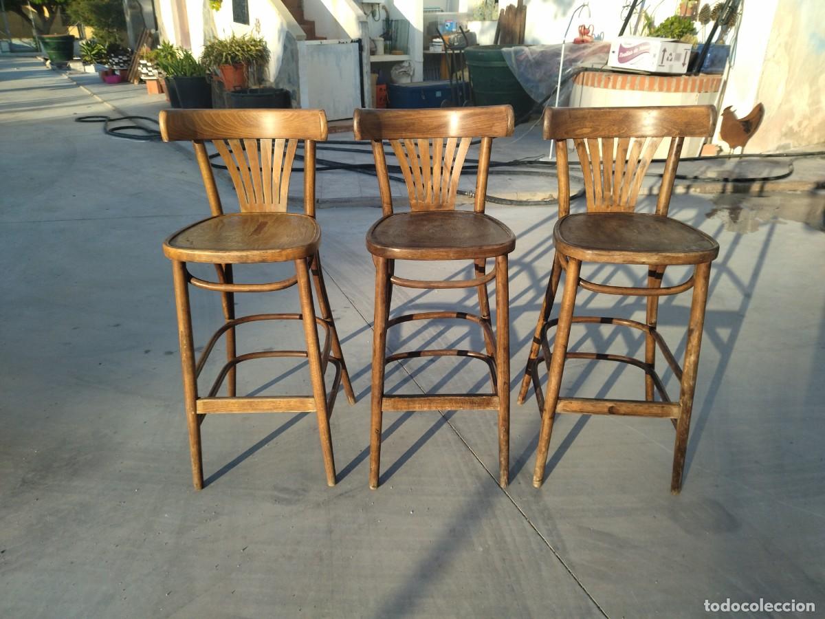 Antig&uuml;edades: Lote de 3 taburetes altos con respaldo Thonet - Foto 4