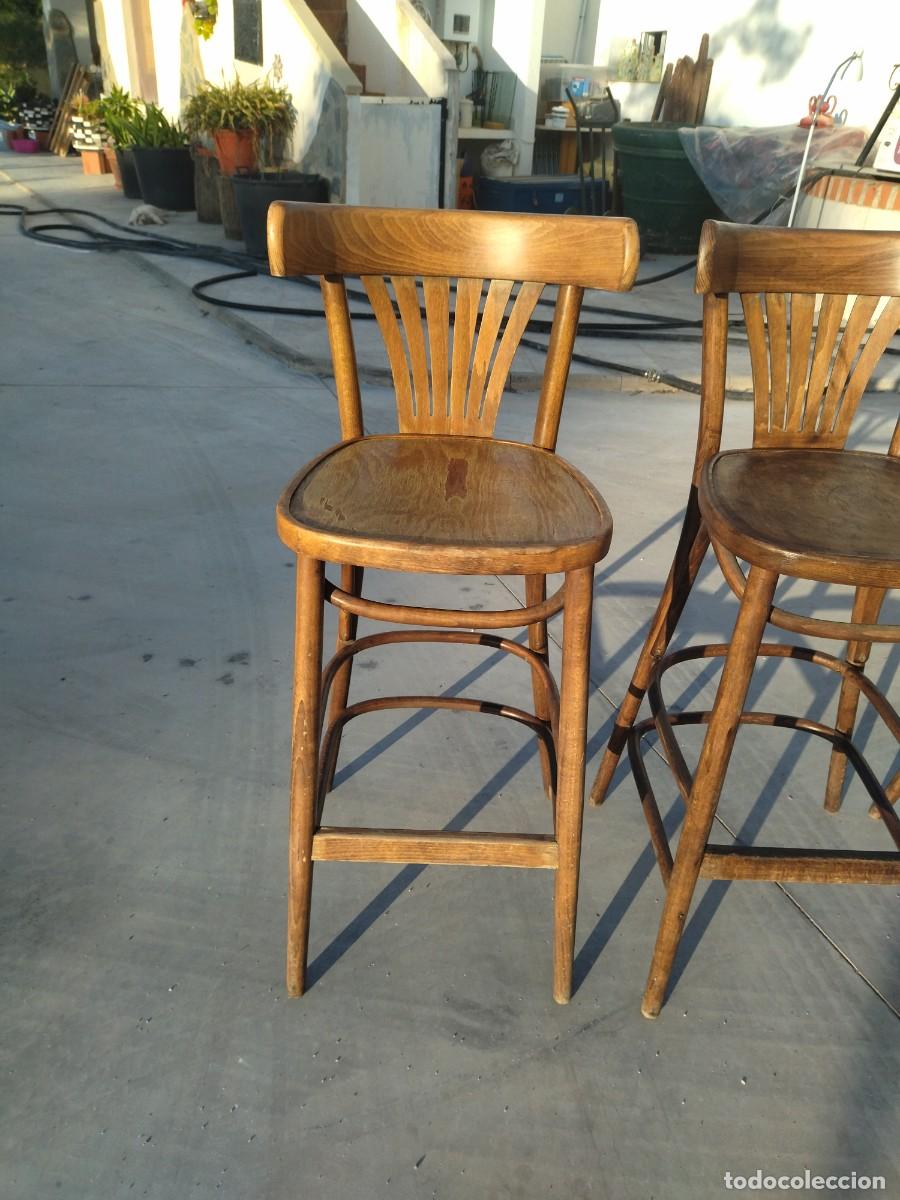 Antig&uuml;edades: Lote de 3 taburetes altos con respaldo Thonet - Foto 5