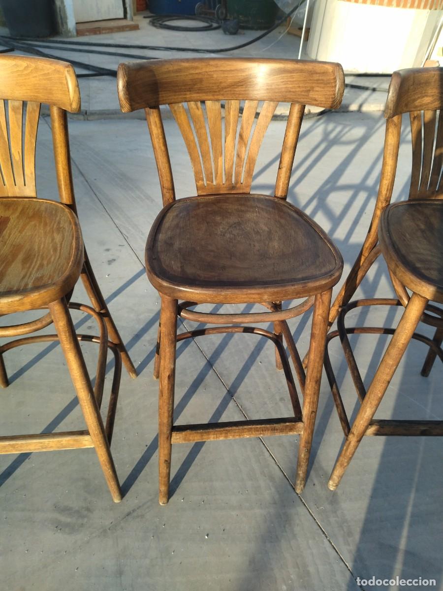 Antig&uuml;edades: Lote de 3 taburetes altos con respaldo Thonet - Foto 7