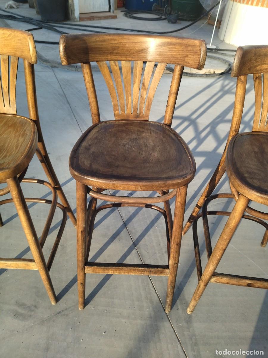 Antig&uuml;edades: Lote de 3 taburetes altos con respaldo Thonet - Foto 8