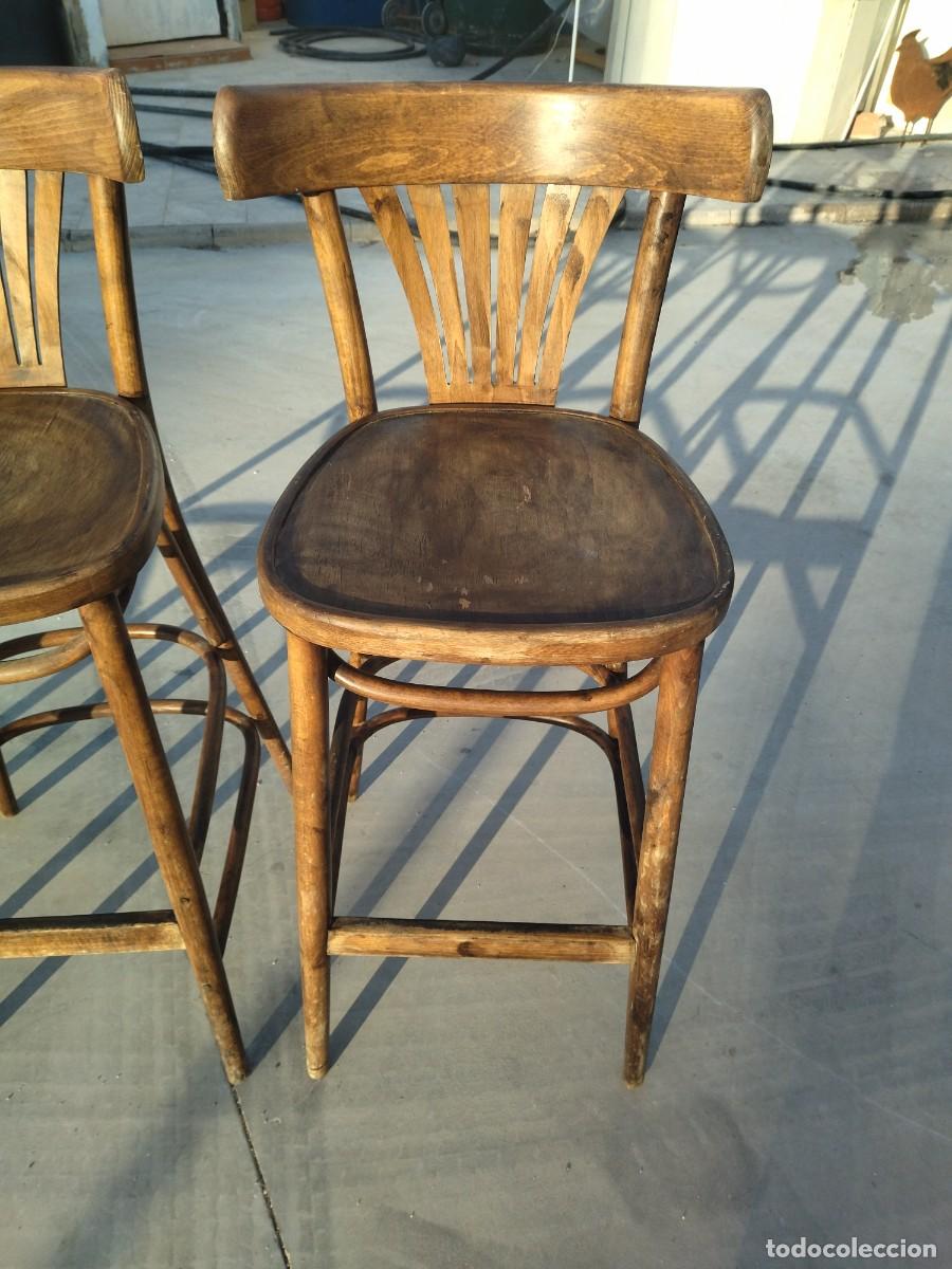 Antig&uuml;edades: Lote de 3 taburetes altos con respaldo Thonet - Foto 10