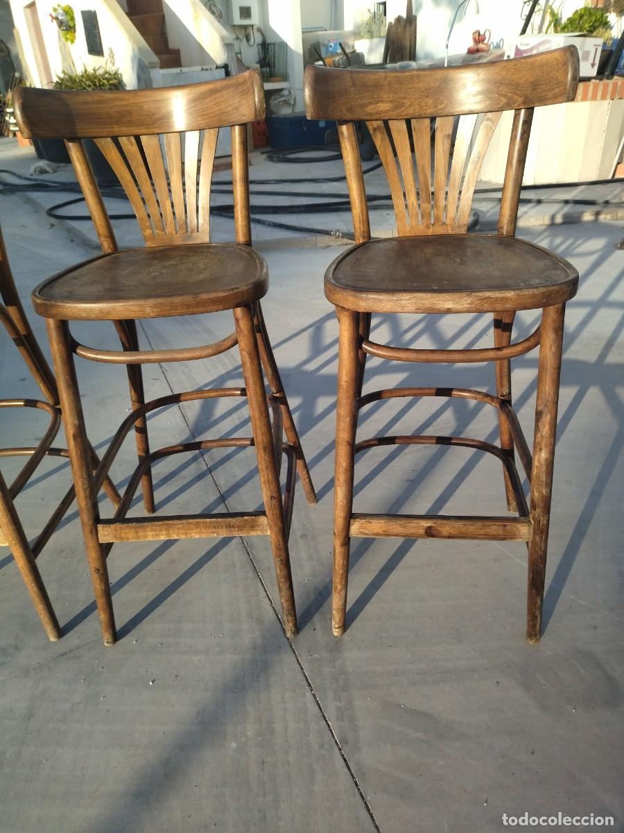 Antig&uuml;edades: Lote de 3 taburetes altos con respaldo Thonet - Foto 12
