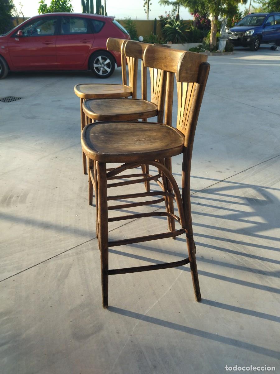 Antig&uuml;edades: Lote de 3 taburetes altos con respaldo Thonet - Foto 13