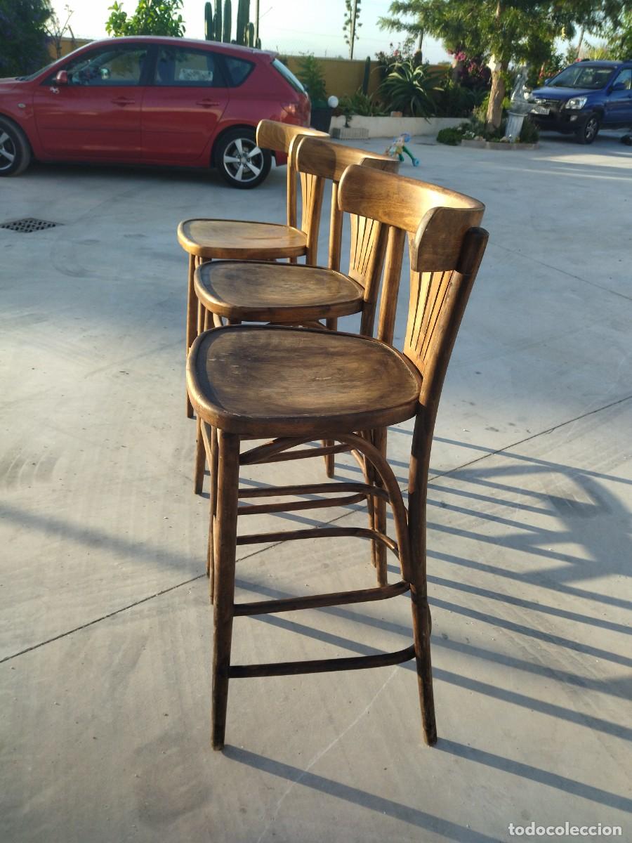 Antig&uuml;edades: Lote de 3 taburetes altos con respaldo Thonet - Foto 14