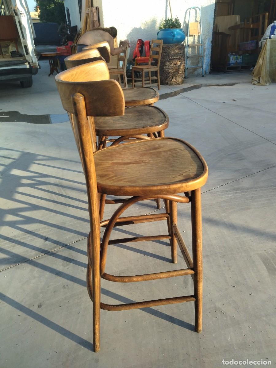 Antig&uuml;edades: Lote de 3 taburetes altos con respaldo Thonet - Foto 15