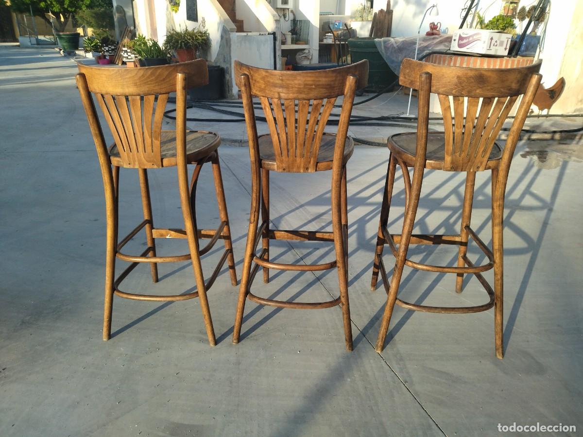 Antig&uuml;edades: Lote de 3 taburetes altos con respaldo Thonet - Foto 17