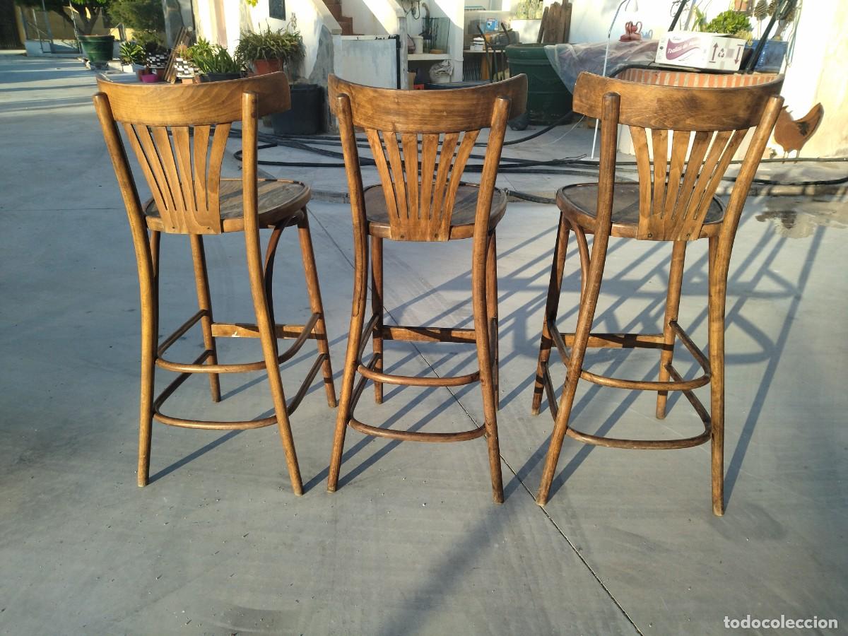 Antig&uuml;edades: Lote de 3 taburetes altos con respaldo Thonet - Foto 18