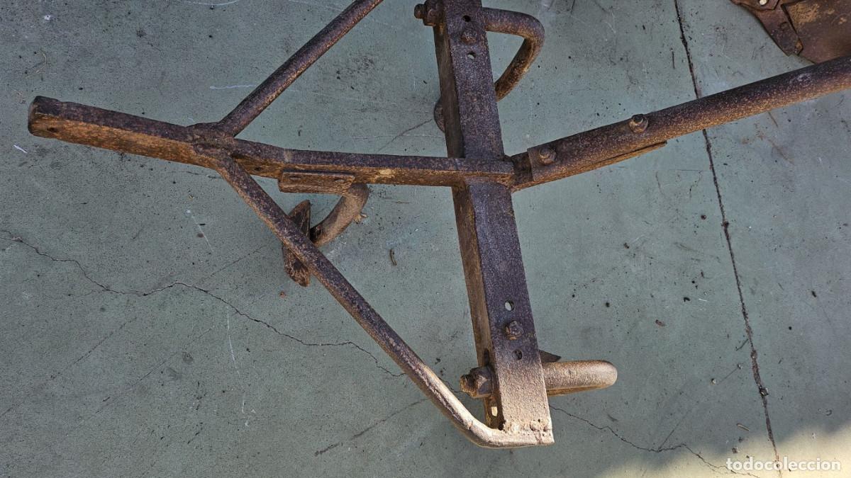 Antig&uuml;edades: arado antiguo hierro - Foto 3