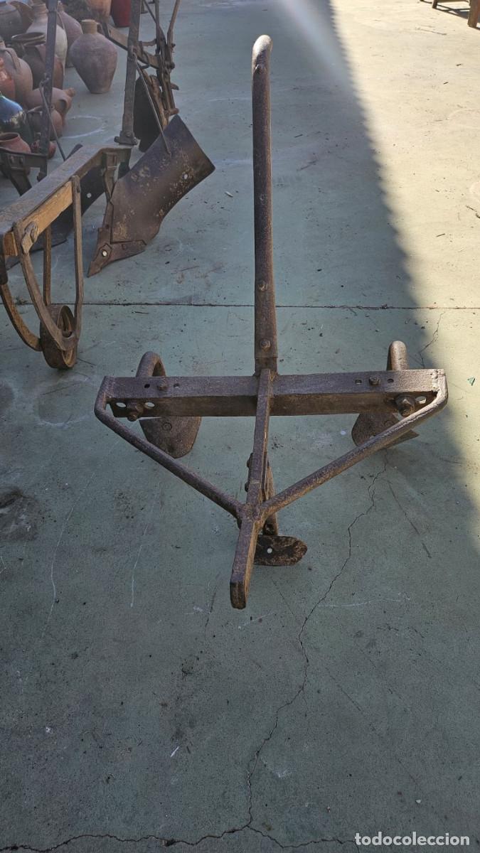 Antig&uuml;edades: arado antiguo hierro - Foto 4
