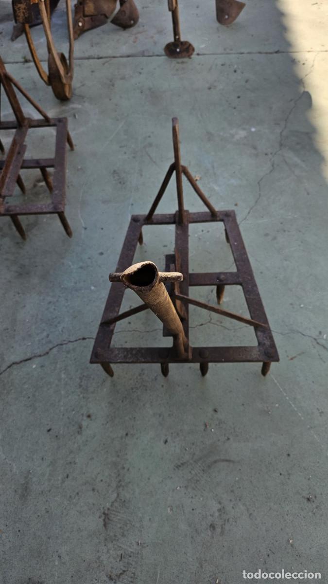Antig&uuml;edades: arado antiguo hierro - Foto 3