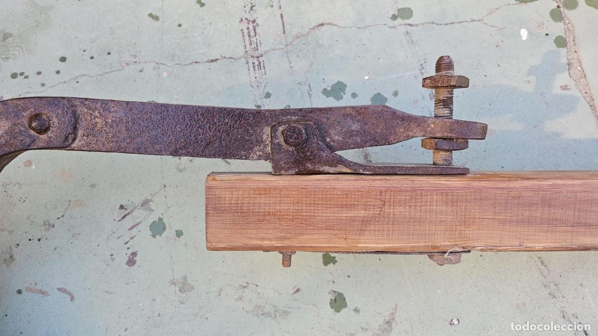 Antig&uuml;edades: arado antiguo hierro - Foto 4