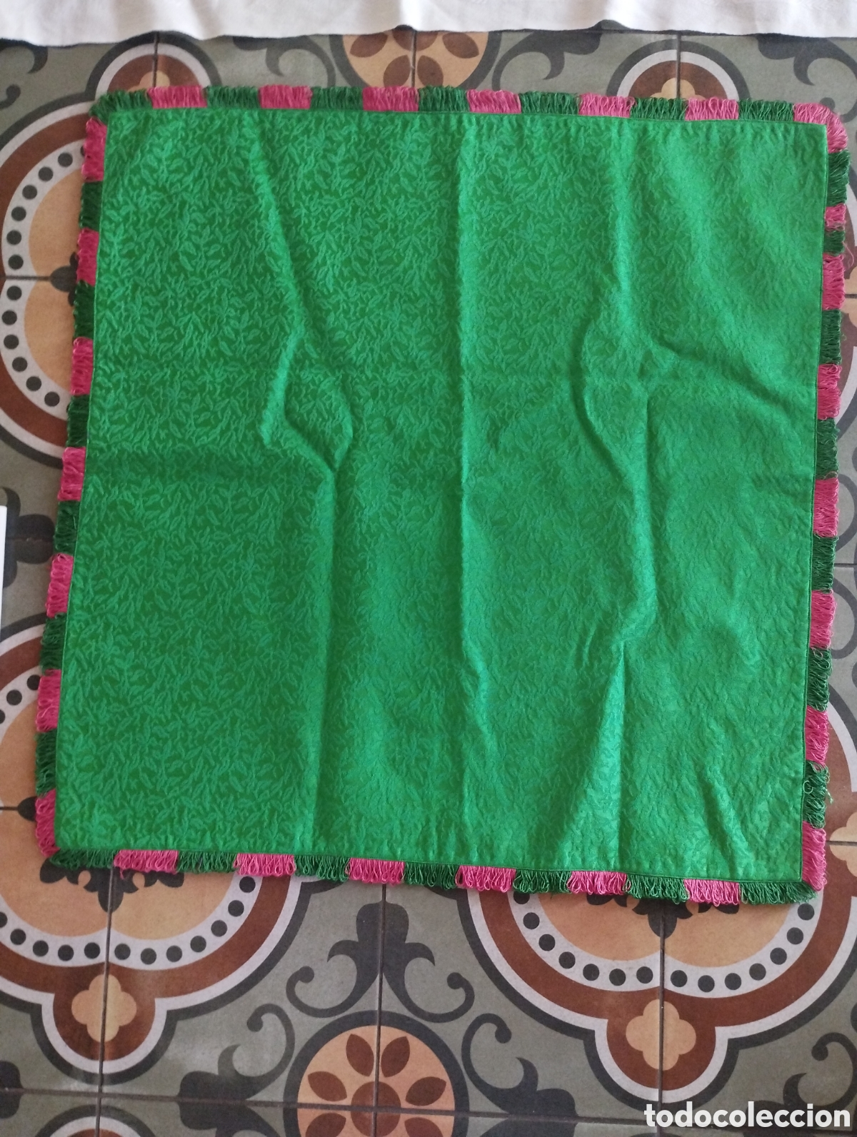 Antig&uuml;edades: Lote de 4 piezas de ropa religiosas - Foto 2