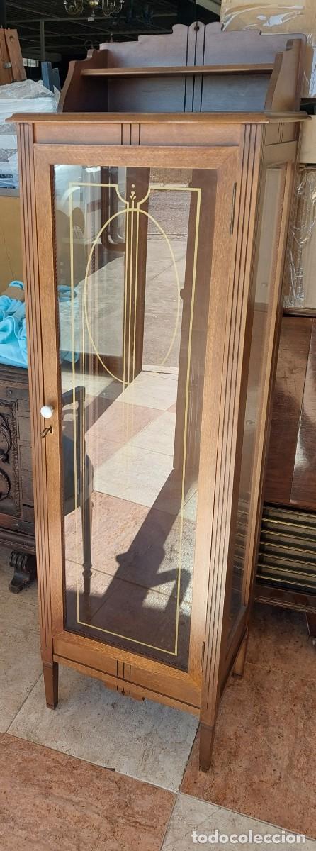 Antig&uuml;edades: Vitrina de madera y cristal - Foto 1
