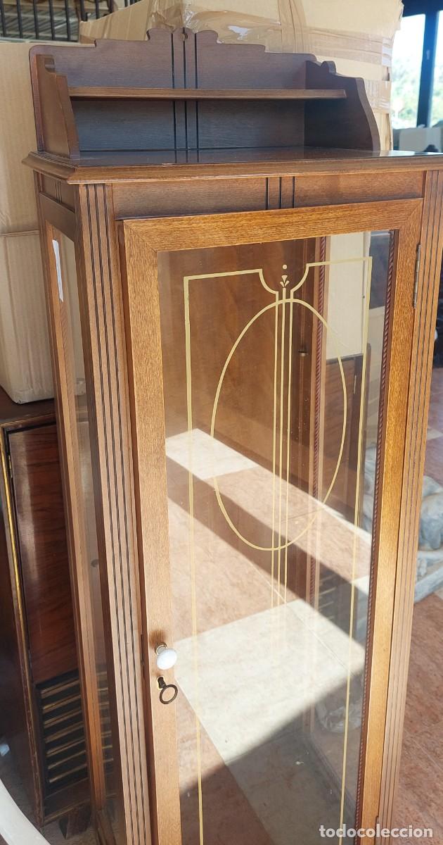 Antig&uuml;edades: Vitrina de madera y cristal - Foto 2