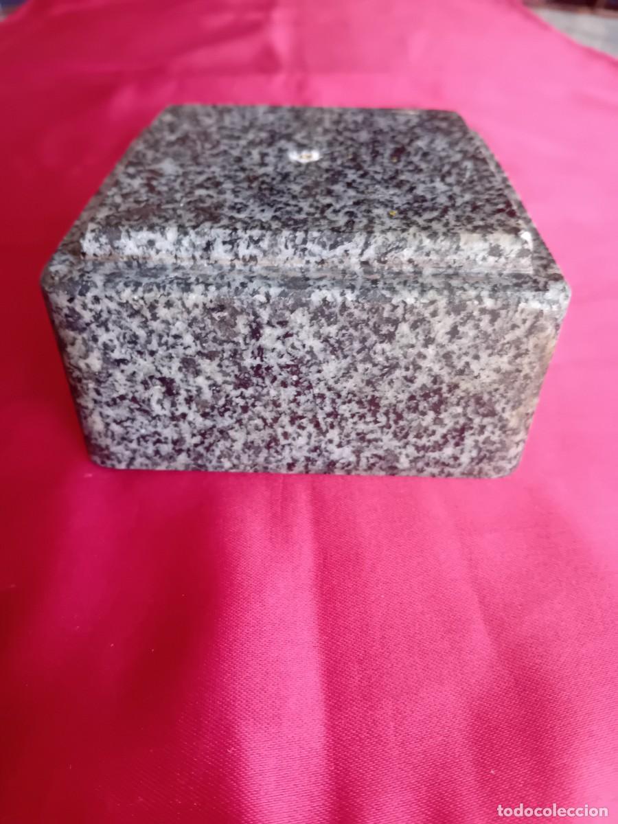 Antig&uuml;edades: Peana de m&aacute;rmol negra y gris - Foto 1