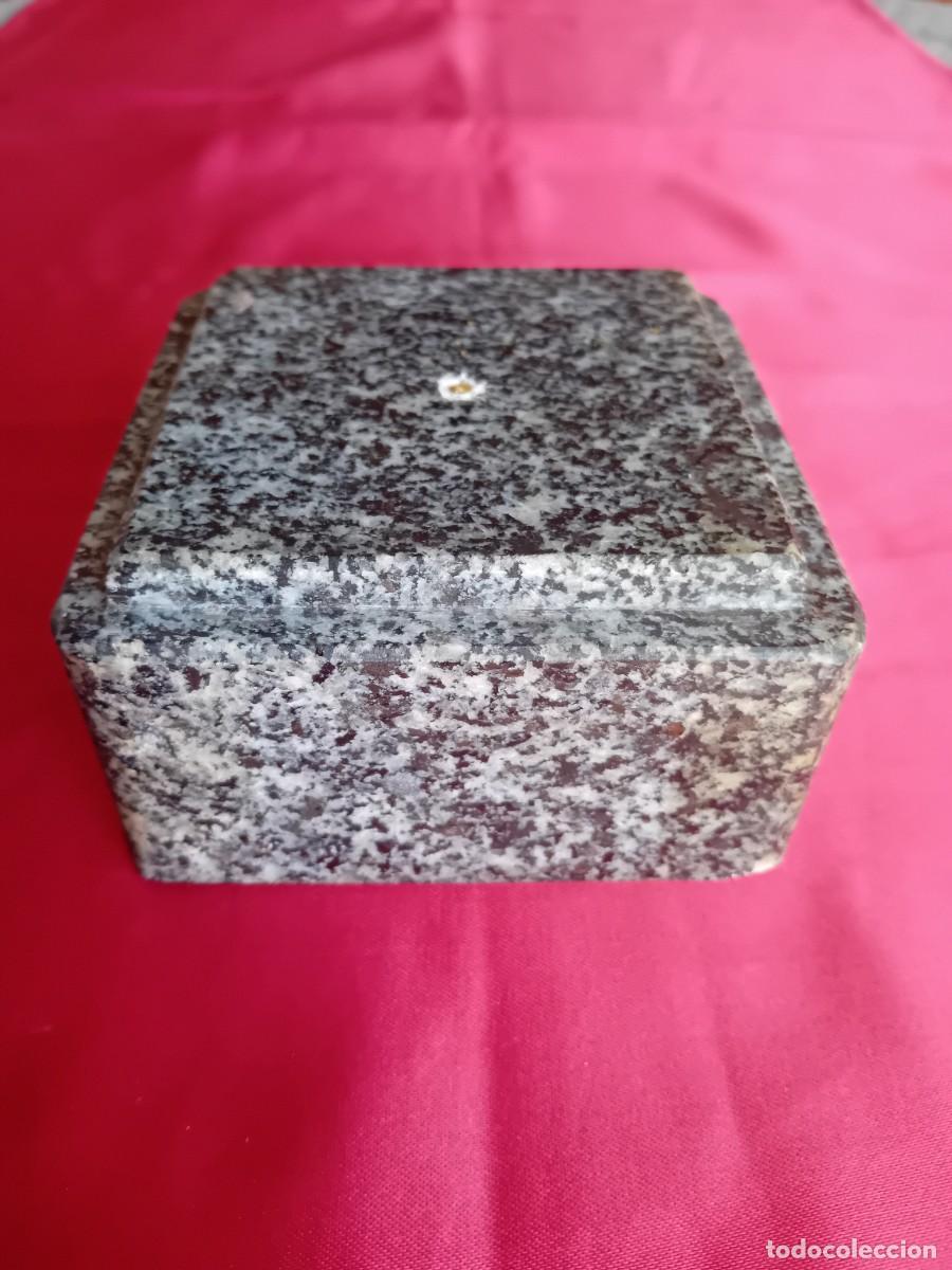 Antig&uuml;edades: Peana de m&aacute;rmol negra y gris - Foto 2