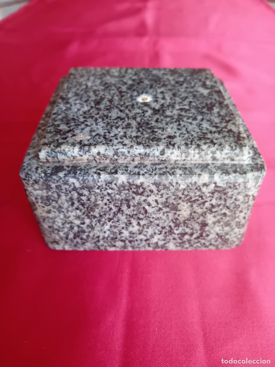 Antig&uuml;edades: Peana de m&aacute;rmol negra y gris - Foto 3